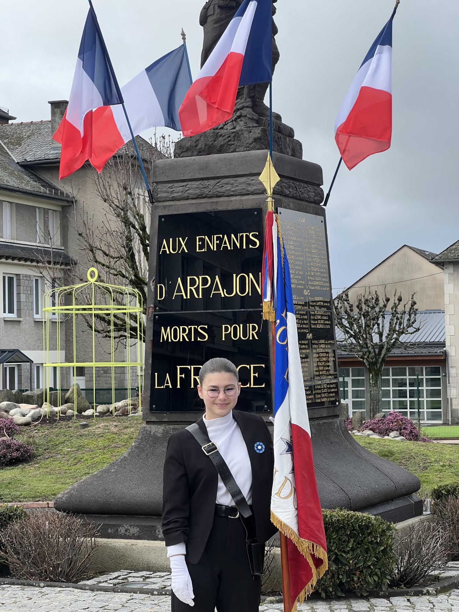 Place de la République - ARPAJON-SUR-CERE Place de la République - ARPAJON-SUR-CERE